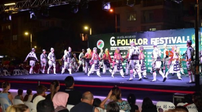 Kepez'in Uluslararası Folklor Festivali'ne yoğun ilgi