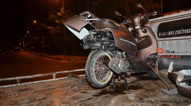 Kontrolden çıkan otomobil motosiklete çarptı: 1'i ağır 2 yaralı