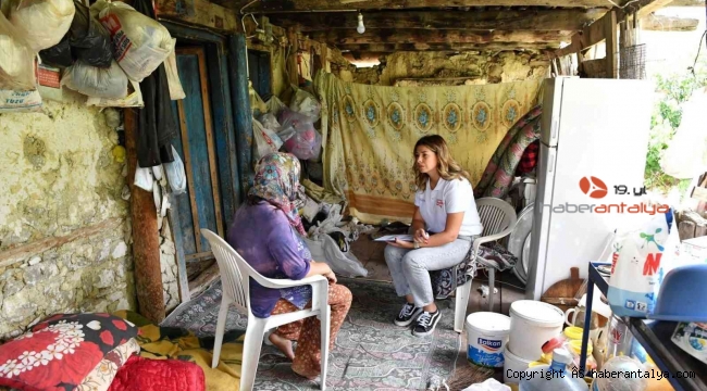 Konyaaltı Belediyesi kapı kapı gezip talepleri dinliyor