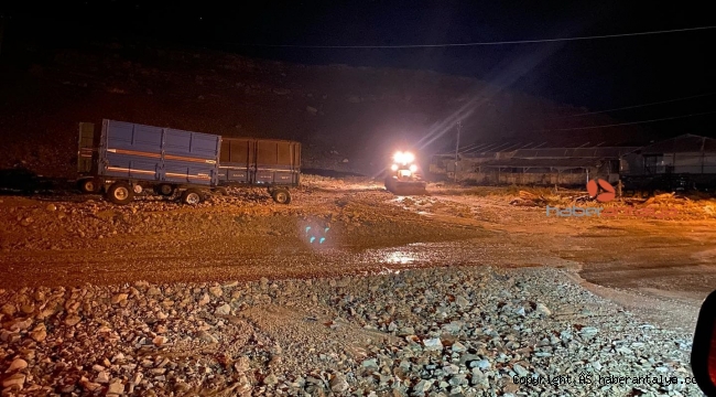 Korkuteli'deki şiddetli yağış, yaylalarda sele neden oldu