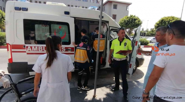 Manavgat'ta 12 yaşındaki bisikletli çocuğa minibüs çarptı