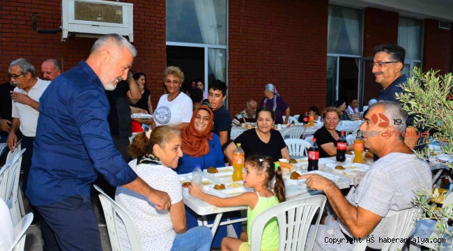 Manavgat'ta canlarla Muharrem Ayı iftarı