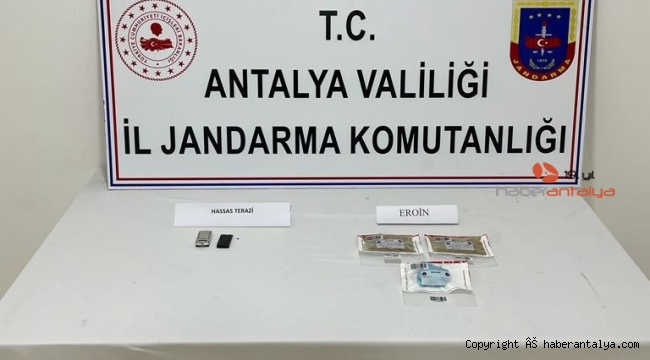 Manavgat'ta turistlere uyuşturucu satan şüpheliye jandarma baskını