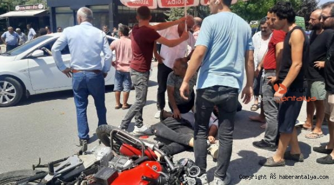 Motosiklet otomobille çarpıştı: 2 yaralı