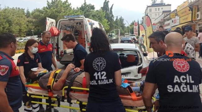 Otomobile çarpan motosikletli yaralandı