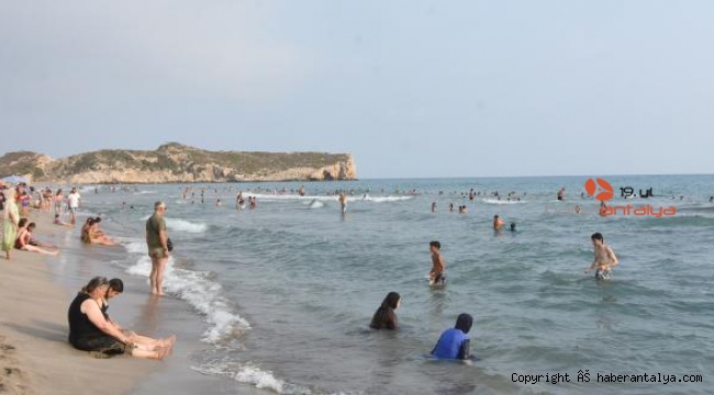 Patara Plajı'nda ziyaretçi yoğunluğu