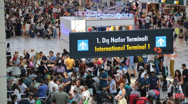 Rusya'dan Antalya'ya 80 uçak 