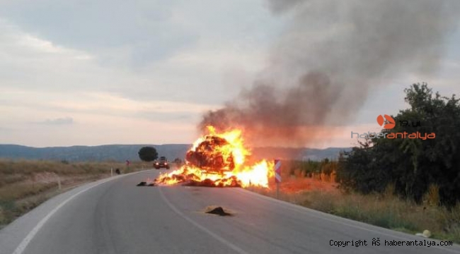 Samanlar yol ortasında alev alev yandı