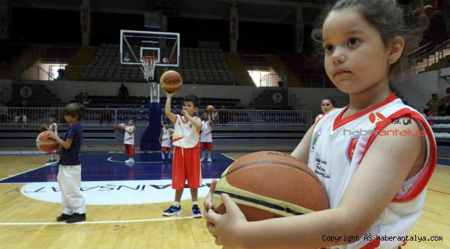 Sporculara lisans öncesi basketbol atölyesi