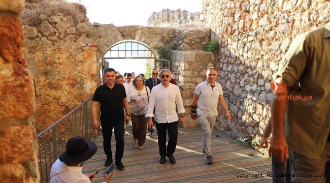 Turizm noktasında görüş alışverişi