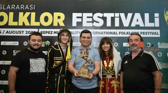 Tütüncü, Dünya'nın folklor renklerini ağırladı