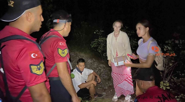 Yolunu kaybedip dağda mahsur kalan 3 turist için seferber olundu