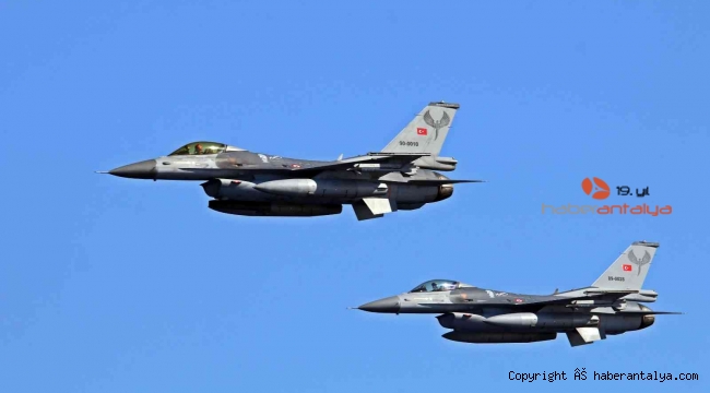 15 ülkeden 8 bin personelin katıldığı Dynamic MarinerMavi Balina-2022 Tatbikatı nefes kesti