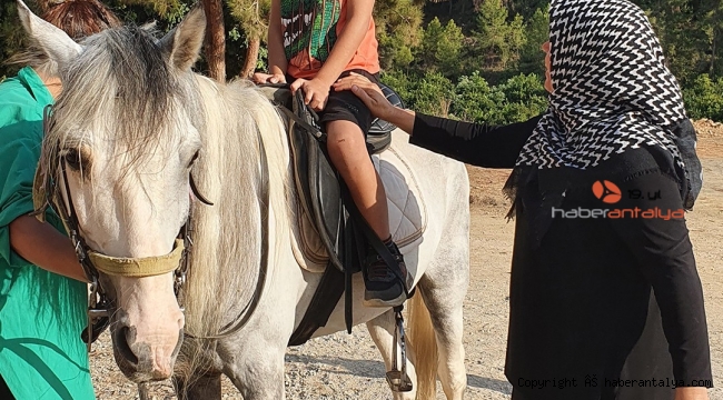 Alanya Belediyesi'nden, görme engellilere binicilik eğitimi