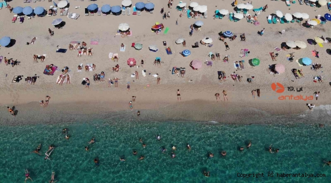 Alanya sahillerinde hafta sonu yoğunluğu yaşanıyor
