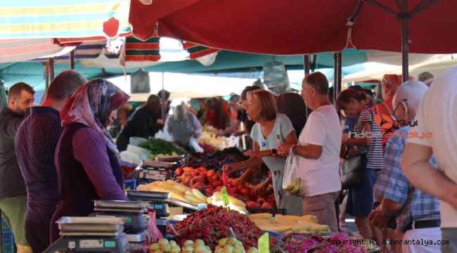Alanya'da yaşayan yerleşik ve tatilci yabancılar alışverişte semt pazarını tercih ediyor