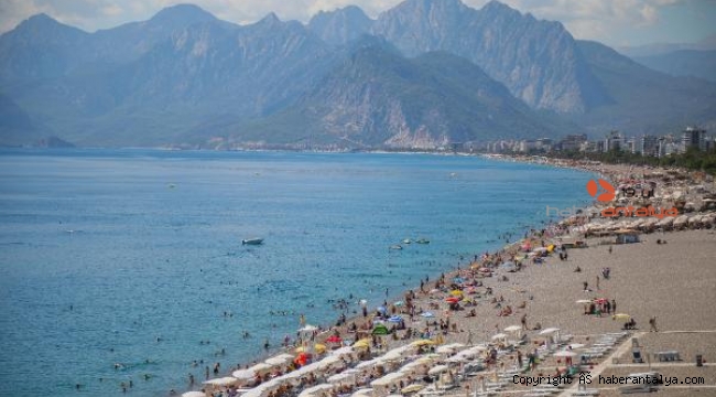Antalya'da deniz suyu ve hava sıcaklığı eşitlendi