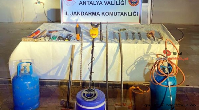 Antalya'da kaçak kazı yapanlara suçüstü; 'Yalan yok komutanım görüyorsunuz'