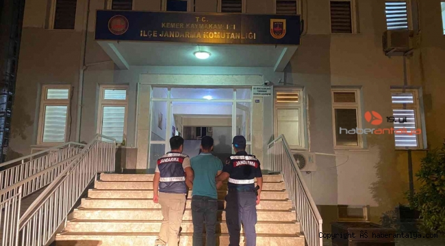 Antalya'da telefon faresi jandarmadan kaçamadı