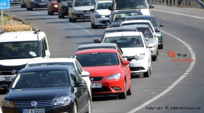 Antalya'da trafiğinde 1 milyon 200 binin üzerinde araç var