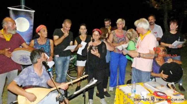Antalyalı şairlerin sahilde 326'ncı buluşması