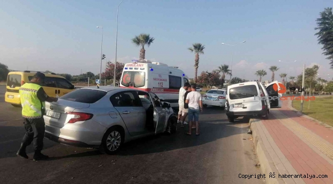 Antalya'ya tatile gelen kuzenler, dönüş yolunda birbirlerine çarptı