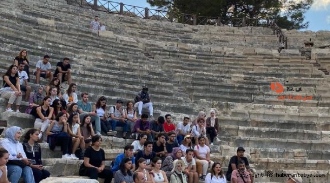 AÜ öğrencilerini Patara'da ağırladı