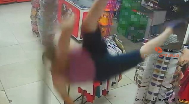 Balkondan marketin içine düştü, görenlerin yürekleri ağızlarına geldi