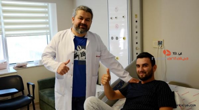 Çay içerken sandalyeden düşüp beyin kanaması geçiren genç, Antalya'da sağlığına kavuştu