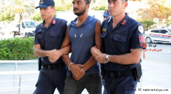 Ev arkadaşını çekiçle öldüren şahıs tutuklandı