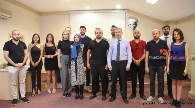 Evden çıkartılan kiracı, ev sahibinin avukatını bıçaklamaya kalkıştı 