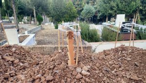 Göçmen faciasında ölenlerin cenazeleri kimsesizler mezarlığına defnedildi