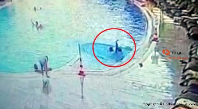 Havuzda boğulma tehlikesi geçiren Ömer'in kurtarılma anı kamerada