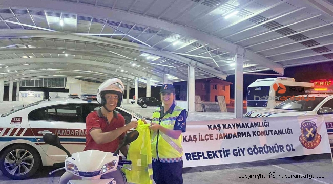 Jandarmadan 50 sürücüye reflektif yelek