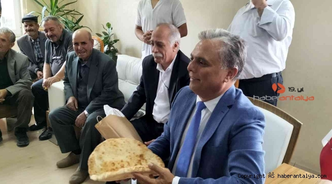 Kars'ın Susuz ilçesine bağışlanan tohumlar ekmeğe dönüştü