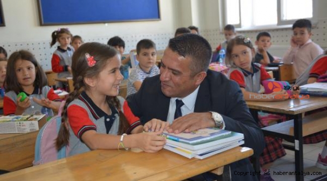 Korkuteli'de 9 bin 348 öğrenci ders başı yaptı