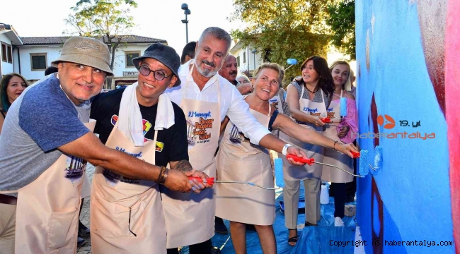 Manavgat'ta Antik Side'de duvar boyama etkinliği
