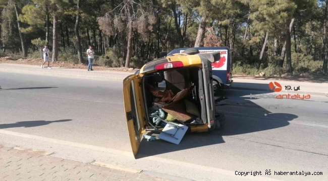 Manavgat'ta hafif ticari araç devrilerek sürüklendi: 1 yaralı