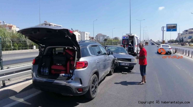 Manavgat'ta iki otomobil çarpıştı: 3 yaralı