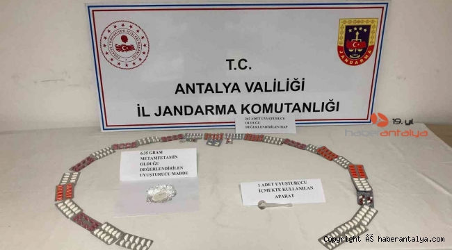 Otobüsteki yolcudan 262 adet uyuşturucu hap çıktı !