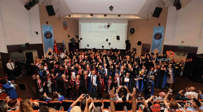 Tazelenme öğrencileri 60 yaşından sonra mezun oldu