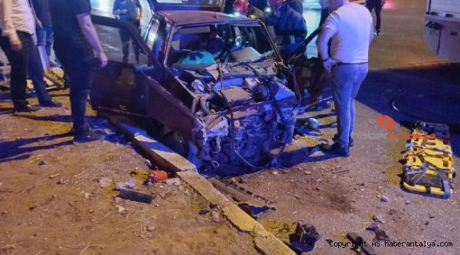 Trafik kazasında araba hurdaya döndü; 2 yaralı