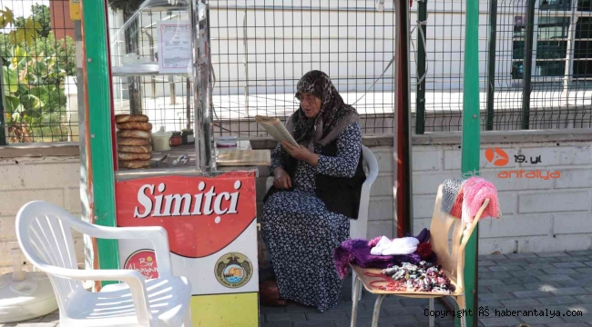 18 yıldır simit tezgahıyla hem cezaevindeki oğluna hem torunlarına bakıyor