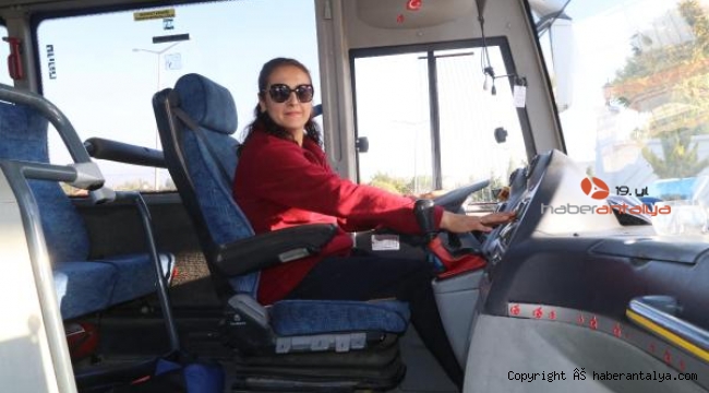 2 çocuk annesi Aylin, çocukluk hayalini gerçekleştirip servis şoförü oldu