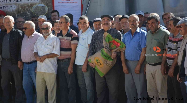 200 çiftçiye 50 ton sertifikalı buğday tohumu dağıtıldı