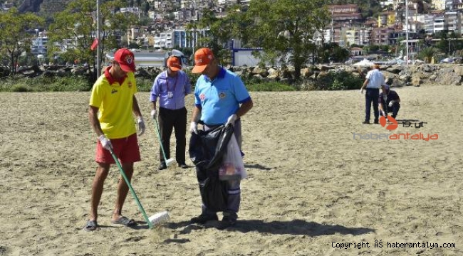 Alanya'da sahil temizliği
