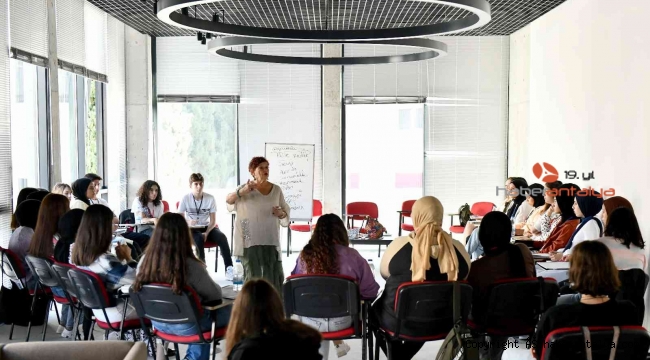 Antalya Edebiyat Günleri'ne Işıl Özgentürk'ten öykü atölyesi