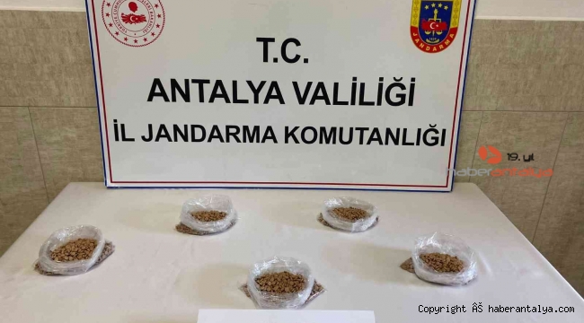 Antalya'da 5 bin 700 adet uyuşturucu hap ele geçirildi