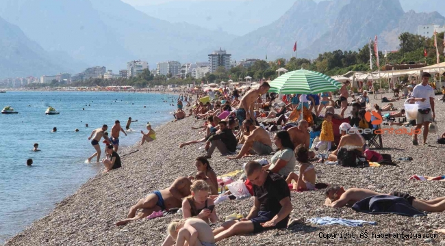Antalya'da ekim ayı sonunda deniz keyfi