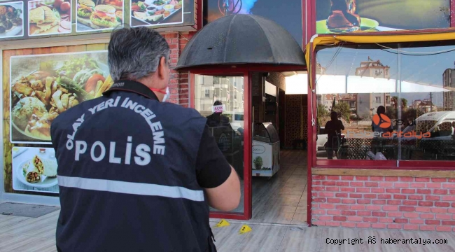 Antalya'da iki iş yeri kurşunlandı !